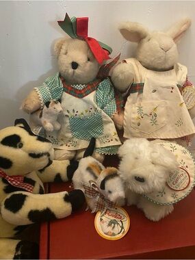 Vintage Muffy VanderBear New England country Christmas plus bonus friends